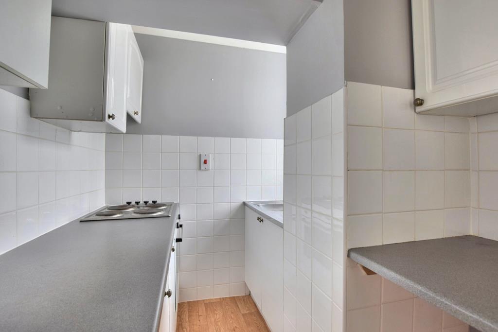 Lot: 149 - BLOCK OF APARTMENTS FOR INVESTMENT - Kitchen